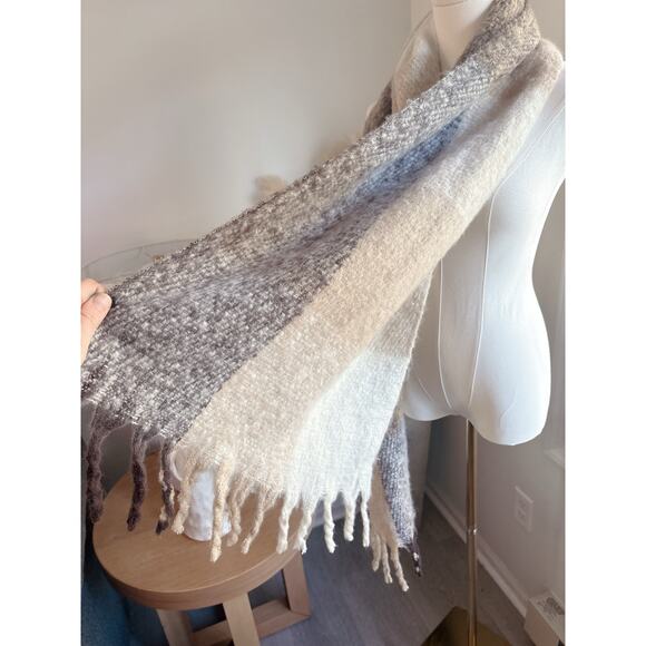 Lucky Brand Fall Plaid Fringe Blanket Scarf Warm Gray & Cream Winter - Picture 4 of 5
